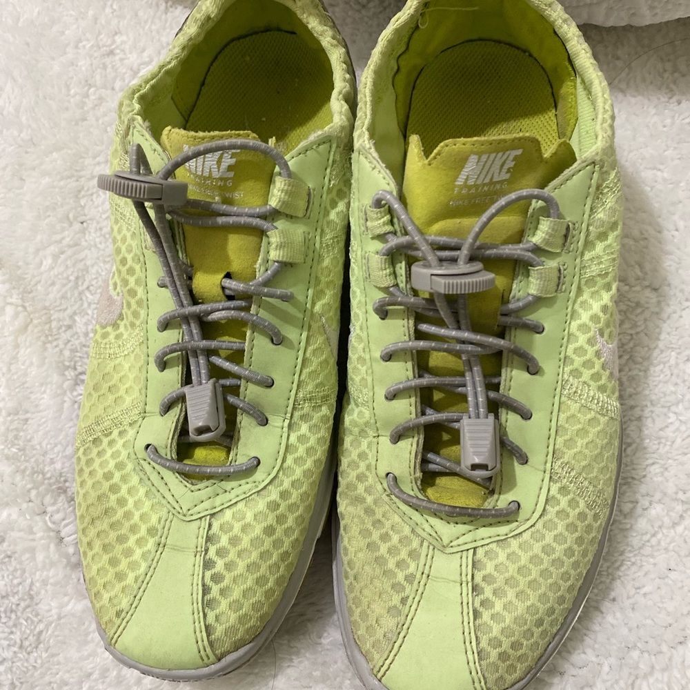 Nike Free Run Women’s Sneakers Shoes size 7 color Limd Green